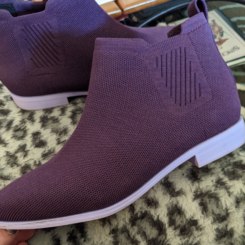 VIVAIA Square Toe Water Repellant Ankle Boots. Size 10.5.